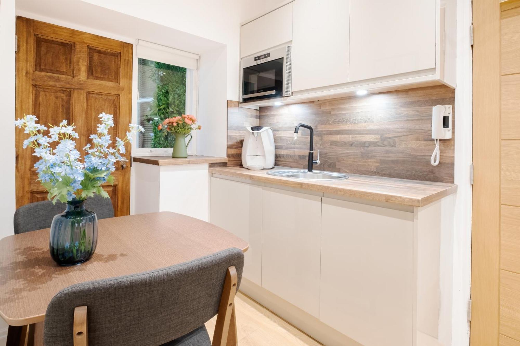 Luxury In The Heart Of * Londra